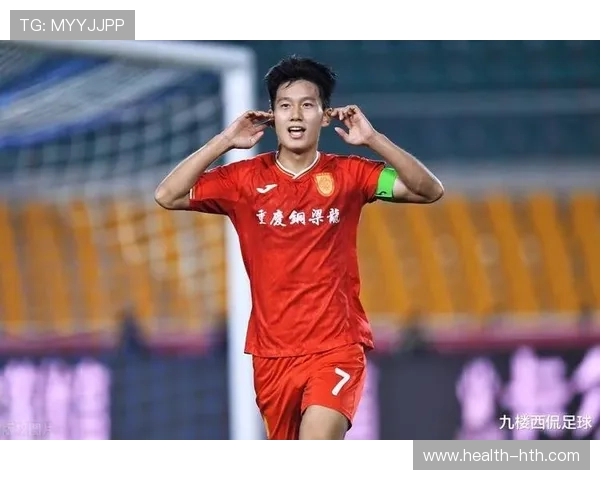 中国足球32号球星的崛起与挑战：从草根到职业赛场的奋斗历程